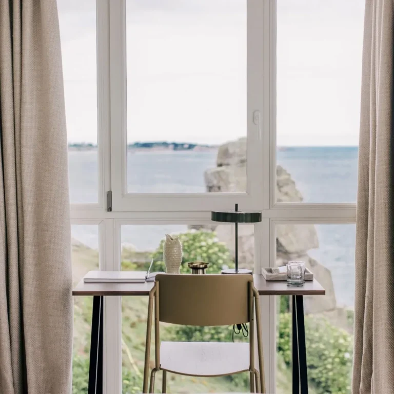 hotel-les-bassans-perros-guirec-bretagna-fontenille-vista-mare-ufficio-min