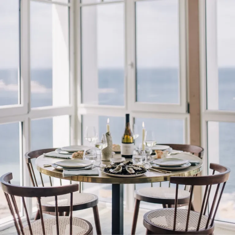 Hotel-Les-Bassans-Bretagne-Restaurant-Abendessen-Meerblick
