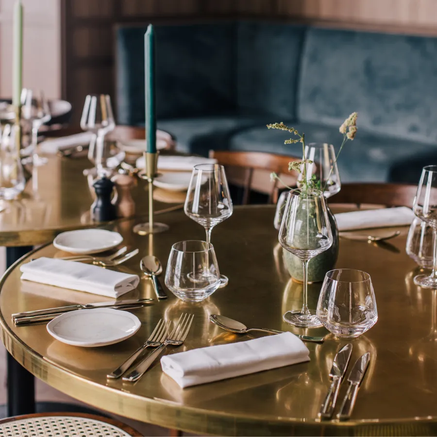 hotel-les-bassans-bretagna-tavola-al-ristorante